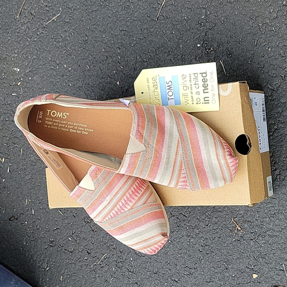 Toms Shoes - TOMS Coral Blanket Stripe